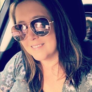 Meet your Posher, Holly